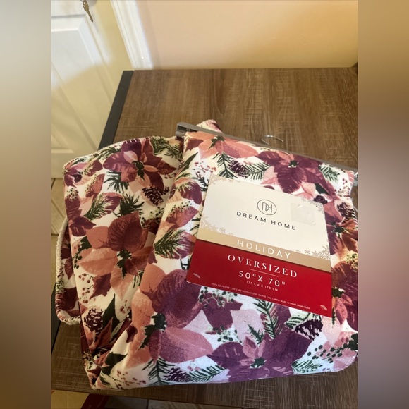 Dream Home Oversized Holiday Blanket - Picture 3 of 4